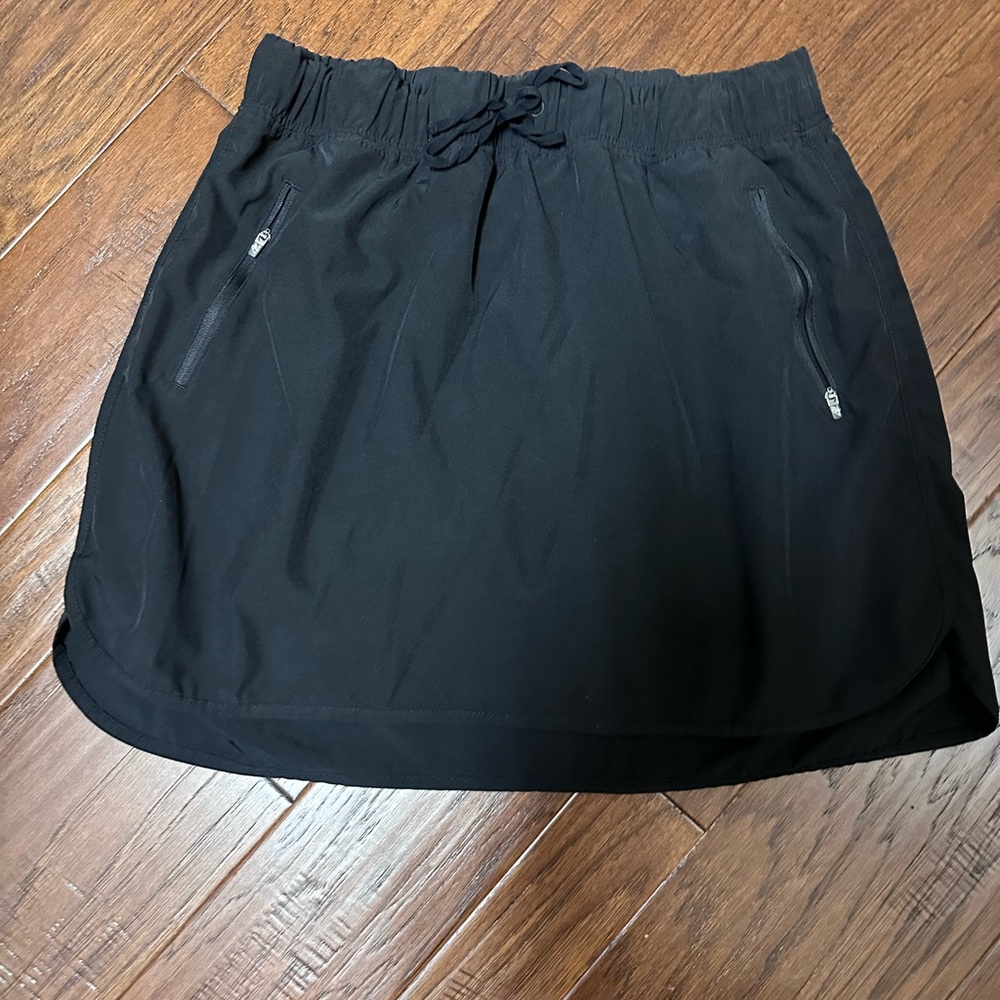 ZXOutdoor Lifestyle skort black Xl with front zip pockets and drawstring. Sz XL